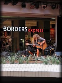 Lono live at Borders Express.
